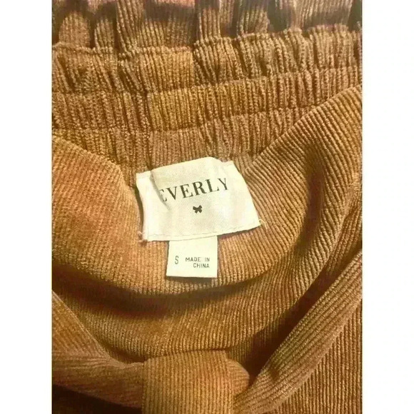 Everly - Brown wide leg corduroy lunch bag pants. Tie Waist Belt. Side Pocket. - Picture 4 of 4